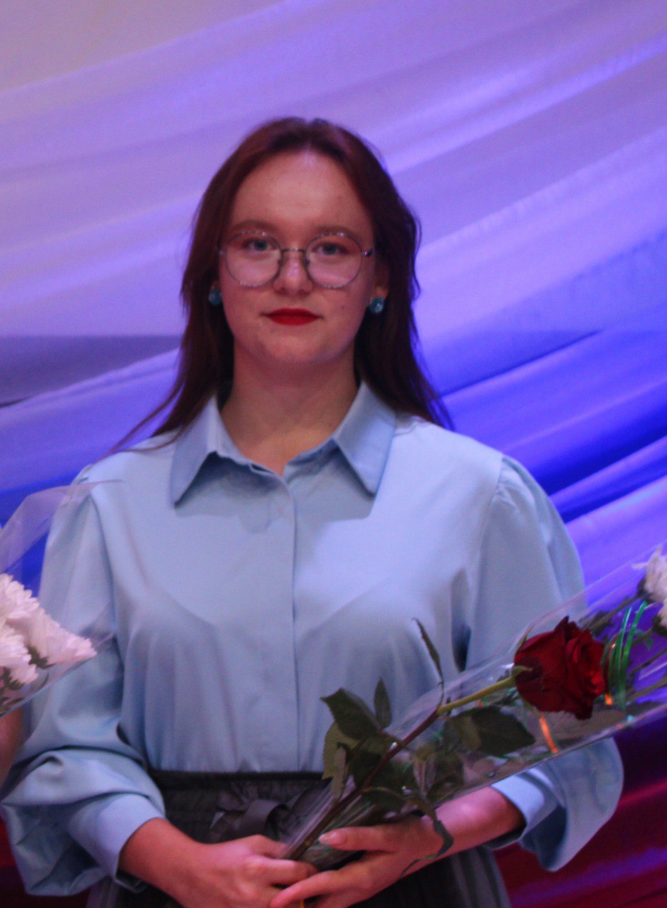 Лариса.